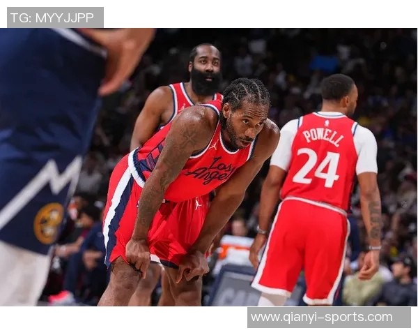 莱昂纳德半场状态火热三分球连中五记砍下18分助球队争胜