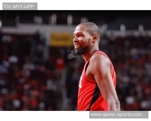 火箭队训练日常曝光杜兰特单打技艺提升申京专注低位技术磨练